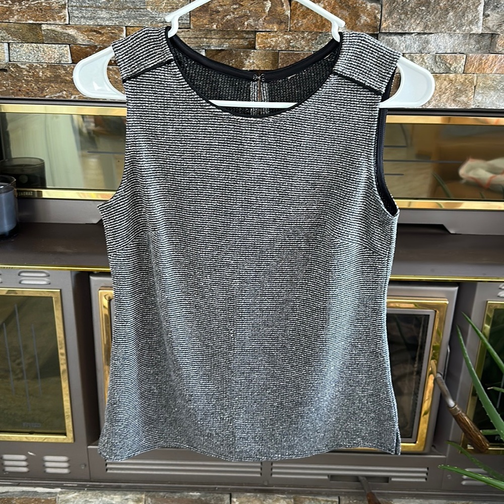 Banana republic grey top. Petite classic fit